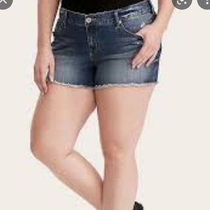 Torrid NWOT Skinny short short, Vintage Stretch, medium wash, size 16
